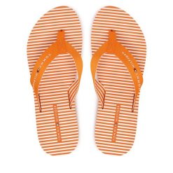 Japonki Tommy Hilfiger. Brązowe klapki damskie Tommy Hilfiger, bez wzorów, bez obcasa, bez zapięcia. Za 169.99 zł.