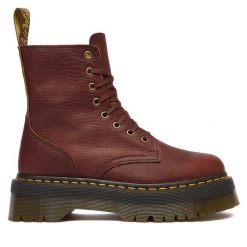 Trzewiki Dr. Martens. Brązowe botki damskie Dr Martens, bez obcasa, na płaskiej podeszwie, bez zapięcia. Za 1,079.00 zł.