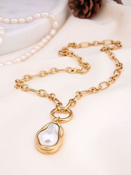 Charlize Pozłacany naszyjnik perłą - dł. 50 cm rozmiar: onesize. Białe naszyjniki damskie Charlize, z perłą, pozłacane. Za 122.09 zł.