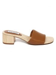 Steve Madden Klapki w kolorze jasnobrązowym rozmiar: 37. Brązowe klapki damskie Steve Madden, bez wzorów, z otwartym noskiem, bez obcasa, bez zapięcia. Za 223.46 zł.