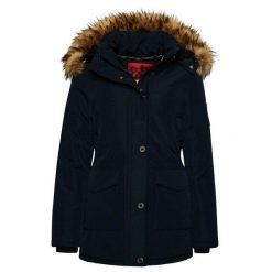 Damska parka z kapturem i syntetycznym futrem Superdry Everest. Niebieskie parki damskie Superdry, z syntetyku, z kapturem. W wyprzedaży za 715.05 zł.