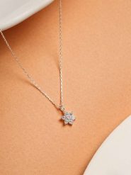 Lodie Silver Srebrny naszyjnik z zawieszką - dł. 40 cm rozmiar: onesize. Szare naszyjniki damskie Lodie Silver, z cyrkonią, srebrne. Za 52.99 zł.