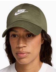 Czapka z daszkiem Nike Club. Zielone czapki z daszkiem damskie Nike, bez wzorów, z bawełny. Za 99.99 zł.