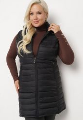 Czarna Pikowana Kamizelka z Odpinanym Kapturem o Taliowanym Kroju Tinvalia. Czarne kamizelki damskie Born2be, plus size, bez wzorów, z jeansu. Za 109.99 zł.