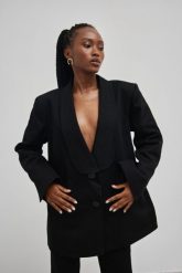 Bawełniana marynarka z klapami w kolorze DEEP BLACK - TIMELESS-S. Czarne marynarki i żakiety damskie Marsala, s, bez wzorów, z bawełny, eleganckie. Za 699.90 zł.