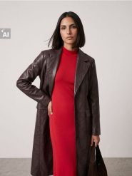 Długi płaszcz z imitacji skóry - bordowy. Czerwone płaszcze damskie Sinsay, l, bez wzorów, ze skóry, bez kaptura. Za 139.99 zł.