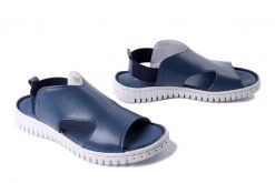 MANITU 910162-55 hellblau, sandały damskie. Niebieskie sandały damskie Manitu, bez wzorów, ze skóry, bez obcasa, bez zapięcia. Za 199.43 zł.