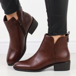 Brązowe ze skóry eko botki damskie Sergio Leone Bt606. Brązowe botki damskie Sergio Leone, ze skóry, bez obcasa, na obcasie, bez zapięcia. Za 189.00 zł.