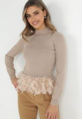 Beżowy Prążkowany Golf z Piórkami na Dole Jossera. Brązowe golfy damskie Born2be, s, z aplikacjami, z dzianiny, bez ramiączek. Za 139.99 zł.