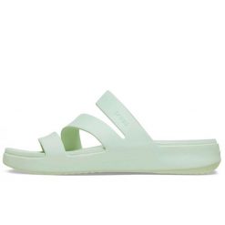 Klapki Crocs Getaway Strappy W Damskie. Zielone klapki damskie Crocs, bez wzorów, bez obcasa, bez zapięcia. Za 174.75 zł.