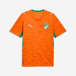 Koszulka replika Puma Wybrzeże Kości Słoniowej Mistrzostwa Świata 2026 domowa. Białe bluzki damskie Decathlon, m, bez wzorów, sportowe, bez kołnierzyka, bez ramiączek. Za 449.99 zł.