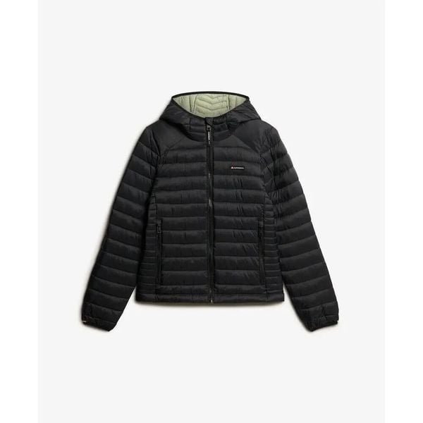 Damska kurtka puchowa Superdry Fuji Lite. Czarne kurtki damskie Superdry, l, z aplikacjami, z gumy, z kapturem. Za 395.00 zł.