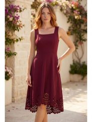 SOULSHAE Sukienka w kolorze czerwonym rozmiar: XXL/3XL. Czerwone sukienki damskie SOULSHAE, bez wzorów, bez ramiączek. Za 145.95 zł.