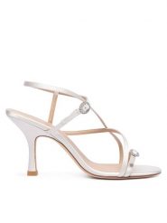 Stuart Weitzman Sandały Kensington Strappy Sandal 85 SN109 Kremowy. Białe sandały damskie Stuart Weitzman, bez wzorów, z materiału, bez obcasa, na szpilce, bez zapięcia. Za 2,319.00 zł.