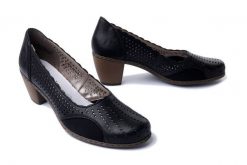 RIEKER 40952-00 black, czółenka damskie. Czarne czółenka damskie Rieker, bez wzorów, bez obcasa, na obcasie. Za 319.90 zł.