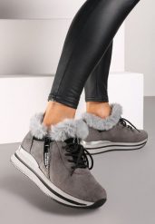 Szare Sneakersy na Płaskiej Podeszwie z Napisem i Futerkiem Taricea. Szare obuwie sportowe damskie Renee, z jeansu, bez zapięcia. Za 99.99 zł.
