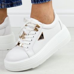 Białe skórzane sneakersy damskie na platformie Filippo Dp6382/24. Białe obuwie sportowe damskie Filippo, na jesień, ze skóry, bez zapięcia, trekkingowe. Za 249.00 zł.