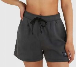 SPODENKI DAMSKIE SZORTY ELLESSE KRÓTKIE KOLOR BRĄZOWY. Brązowe spodenki sportowe damskie Ellesse, na lato, l, bez wzorów, z bawełny, do biegania. Za 132.23 zł.
