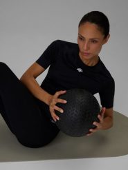 4F Koszulka treningowa slim szybkoschnąca damska - czarna XS. Czarne koszulki sportowe damskie 4F, l, bez wzorów, ze skóry, bez ramiączek, na fitness i siłownię. Za 99.99 zł.