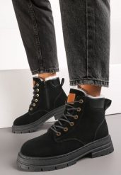 Czarne Trapery Botki Mocno Ocieplone Sztucznym Futerkiem Sedonna. Czarne trapery damskie Renee, na zimę, z jeansu, bez zapięcia. Za 69.99 zł.