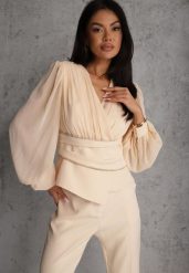 Beżowa Bluzka VICES w Kopertowym Stylu z Luźnymi Transparentnymi Rękawami i Dekoltem V Inge. Brązowe bluzki damskie Renee, l, bez wzorów, z jeansu, eleganckie, bez kołnierzyka, bez ramiączek. Za 159.99 zł.