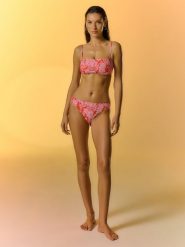4F Dół od bikini damski - czerwony M. Czerwone bikini 4F, bez wzorów, z materiału. Za 59.99 zł.