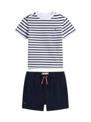 Tommy Hilfiger Komplet t-shirt i spodenki Essential KN0KN02379 Granatowy Regular Fit. Niebieskie t-shirty i koszulki chłopięce Tommy Hilfiger, bez wzorów, z bawełny, bez kołnierzyka, bez ramiączek. Za 249.99 zł.