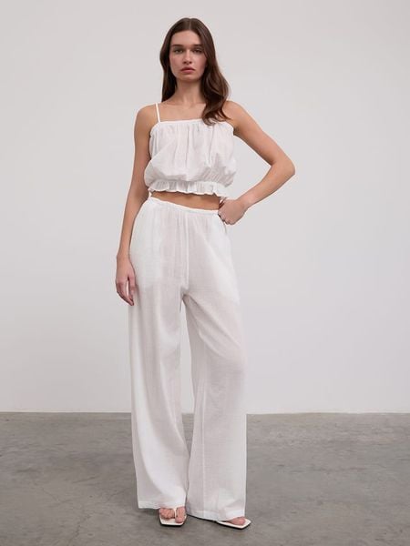 BGN Spodnie w kolorze białym rozmiar: 38. Białe spodnie materiałowe damskie BGN, bez wzorów, z bawełny. Za 52.42 zł.