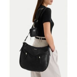 Torebka Lasocki. Czarne listonoszki damskie Lasocki, bez wzorów, bez dodatków. Za 199.99 zł.