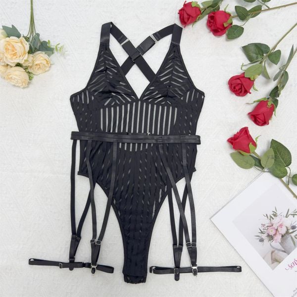 Body z dużym dekoltem na wieczorne wyjścia Arbana. Czarne body i gorsety Intica, bez wzorów, z tkaniny. Za 119.00 zł.