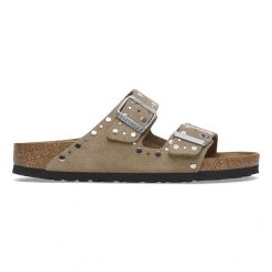 BIRKENSTOCK Arizona Rivet LEVE Taupe Klapki damskie. Brązowe klapki damskie Birkenstock, bez wzorów, z gumy, bez obcasa, bez zapięcia. Za 529.99 zł.