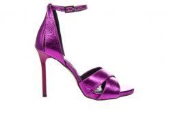 Sandały Bayla-157 4563 158-P Fuksja Lico 157040, Skóra naturalna - 38. Czerwone sandały damskie Bayla, bez wzorów, z materiału, z otwartym noskiem, bez obcasa, na platformie, bez zapięcia. W wyprzedaży za 224.10 zł.