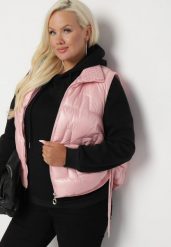 Różowa Kamizelka Pikowana z Wysokim Kołnierzem i Kieszeniami Irinae. Czerwone kamizelki damskie Born2be, xl, bez wzorów, z materiału, bez kaptura. Za 149.99 zł.