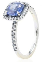 Pandora Srebrny pierścionek z kryształami i cyrkoniami rozmiar: 50. Niebieskie pierścionki damskie Pandora, z cyrkonią, srebrne. Za 304.99 zł.