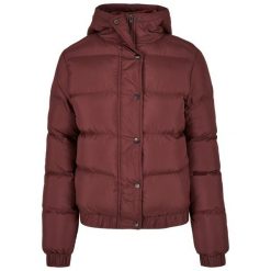 Damska kurtka z kapturem Urban Classics puffer. Brązowe kurtki damskie Urban Classics, na zimę, bez wzorów, z puchu, z kapturem. Za 298.00 zł.
