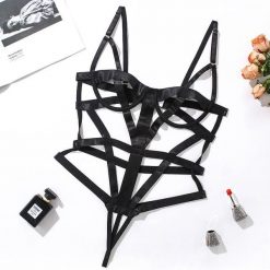 Body z elastycznym materiałem i szerokimi pasami na wieczorne wyjścia Calida. Czarne body i gorsety Intica, bez wzorów. Za 129.00 zł.