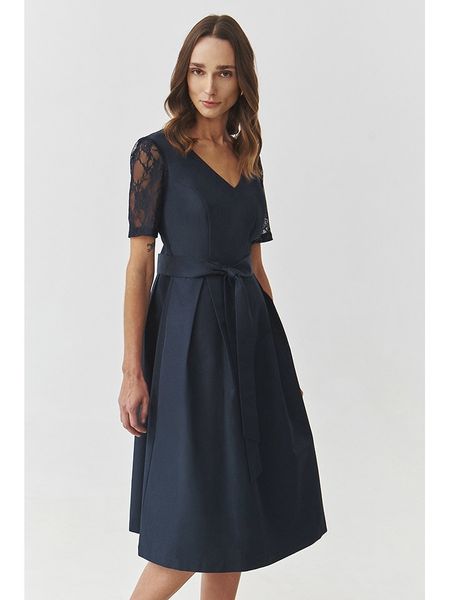 TATUUM Sukienka w kolorze granatowym rozmiar: 42. Niebieskie sukienki damskie TATUUM, bez wzorów, z koronki, bez ramiączek. Za 201.08 zł.