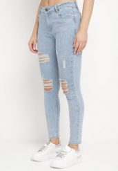 Jasnoniebieskie Klasyczne Dopasowane Jeansy na Suwak z Przetarciami Anenstala. Niebieskie jeansy damskie Born2be, na lato, bez wzorów, z jeansu. Za 64.99 zł.