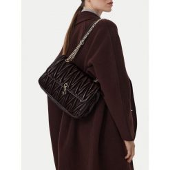 Torebka Eva Minge. Czerwone torebki wieczorowe damskie Eva Minge, bez wzorów, bez dodatków. Za 279.99 zł.