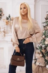 Beżowa satynowa bluzka Bella z łezką na plecach PLUS SIZE XXL OVERSIZE JESIEŃ. Brązowe bluzki damskie Moda Size Plus Iwanek, plus size, bez wzorów, z elastanu, biznesowe, bez kołnierzyka, plus size, bez ramiączek. Za 219.90 zł.