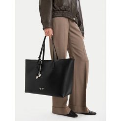 Torebka Nine West. Czarne shopper bag Nine West, bez dodatków. Za 279.99 zł.