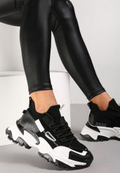 Czarne Sneakersy Kharena. Czarne obuwie sportowe damskie Renee, bez zapięcia. Za 119.99 zł.