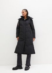 Płaszcz pikowany outdoorowy. Czarne płaszcze damskie bonprix, bez wzorów, z kapturem. Za 309.99 zł.