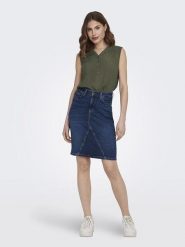 ONLY Bluzka "Jette" w kolorze khaki rozmiar: 36. Brązowe bluzki damskie Only, bez wzorów, z wiskozy, bez kołnierzyka, bez ramiączek. Za 60.99 zł.