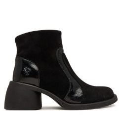 Botki Fly London. Czarne botki damskie Fly London, bez obcasa, na słupku, bez zapięcia. Za 749.99 zł.