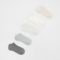 Skarpetki z bawełną 5 pack - ciemnoszary. Szare skarpetki damskie Reserved, bez wzorów, z bawełny. Za 49.99 zł.