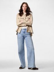 Pieces Koszula sztruksowa "Pceffi" w kolorze beżowym rozmiar: XS. Brązowe koszule damskie Pieces, xs, bez wzorów, ze sztruksu, bez kołnierzyka, bez ramiączek. Za 83.42 zł.