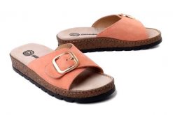 Dr. Brinkmann 700936-62 pomarańczowy, klapki damskie. Brązowe klapki damskie Dr. Brinkmann, bez wzorów, ze skóry, bez obcasa, bez zapięcia. Za 249.90 zł.