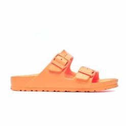Klapki damskie Birkenstock Arizona Eva. Brązowe klapki damskie Birkenstock, bez wzorów, z materiału, bez obcasa, bez zapięcia. Za 376.00 zł.
