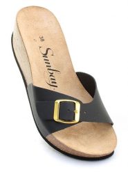Sunbay Klapki "Lotus" w kolorze czarnym rozmiar: 39. Czarne klapki damskie Sunbay, bez wzorów, z otwartym noskiem, bez obcasa, na koturnie, bez zapięcia. Za 122.96 zł.